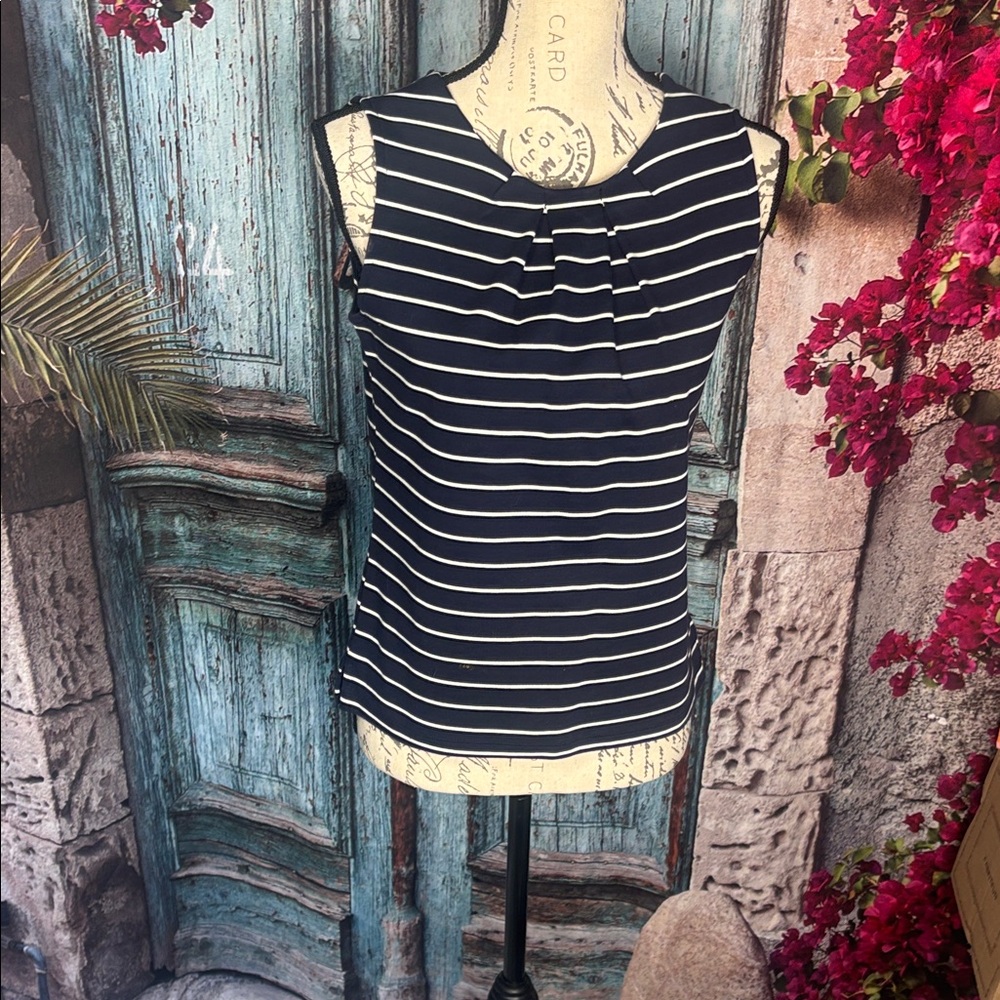 Banana Republic navy and white sleeveless blouse, size XXSP, good condition